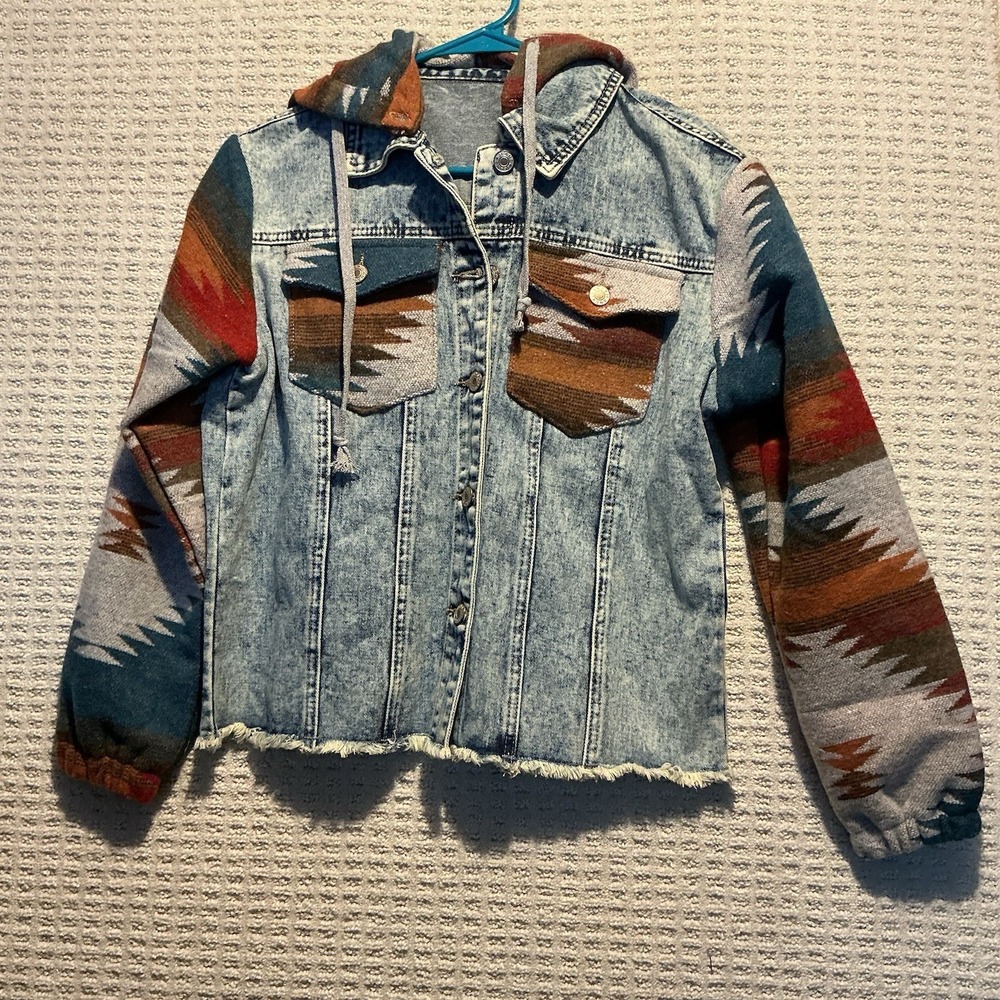 Women's Denim Jacket Aztec Printed Sleeve Removable Hood S Cotton Blend Raw Hem